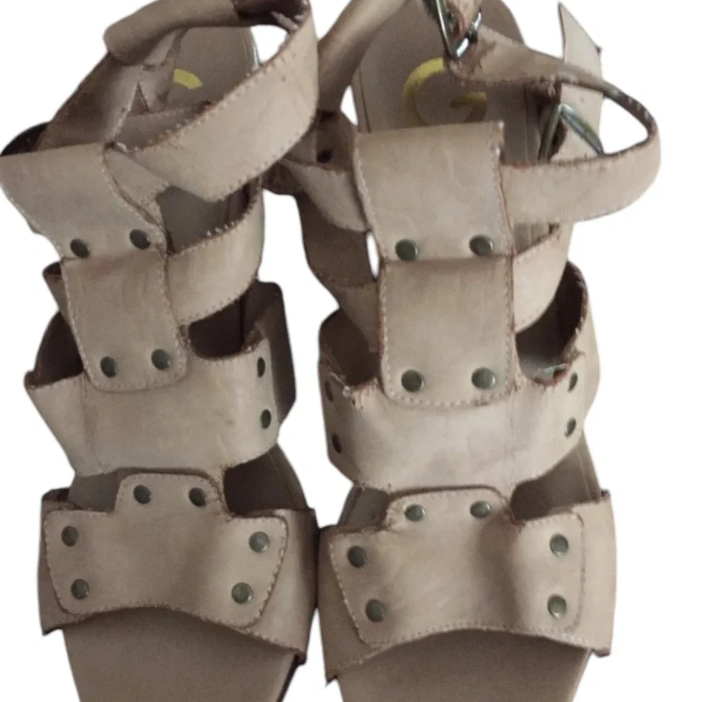 𝅺Guess size 10 tan  Boho strappy platform heels